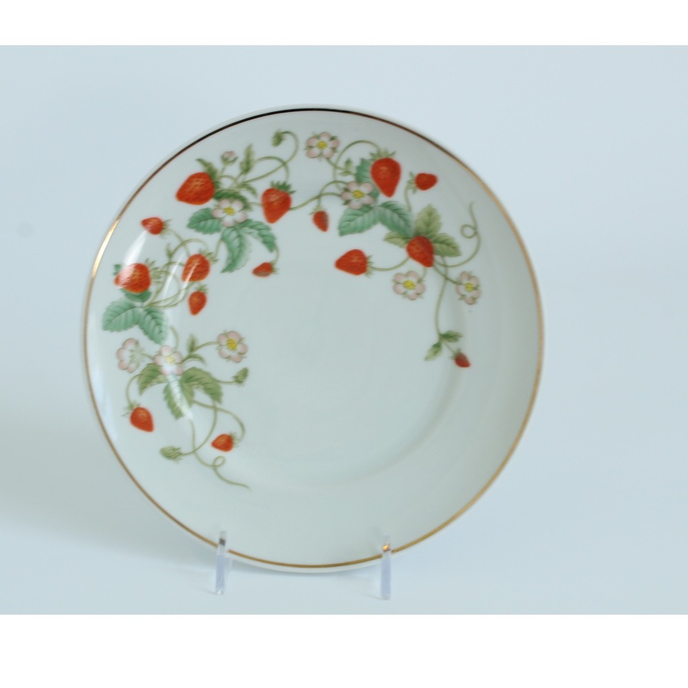 Avon Strawberry Porcelain Decorative Plate 22K Gold Trim 7.75in Vintage 1978